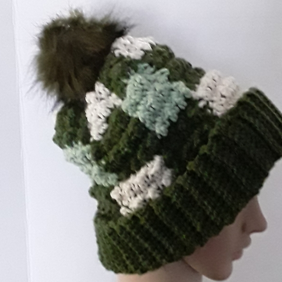 Super Cute Winter Hat (NWOT) - Picture 6 of 10